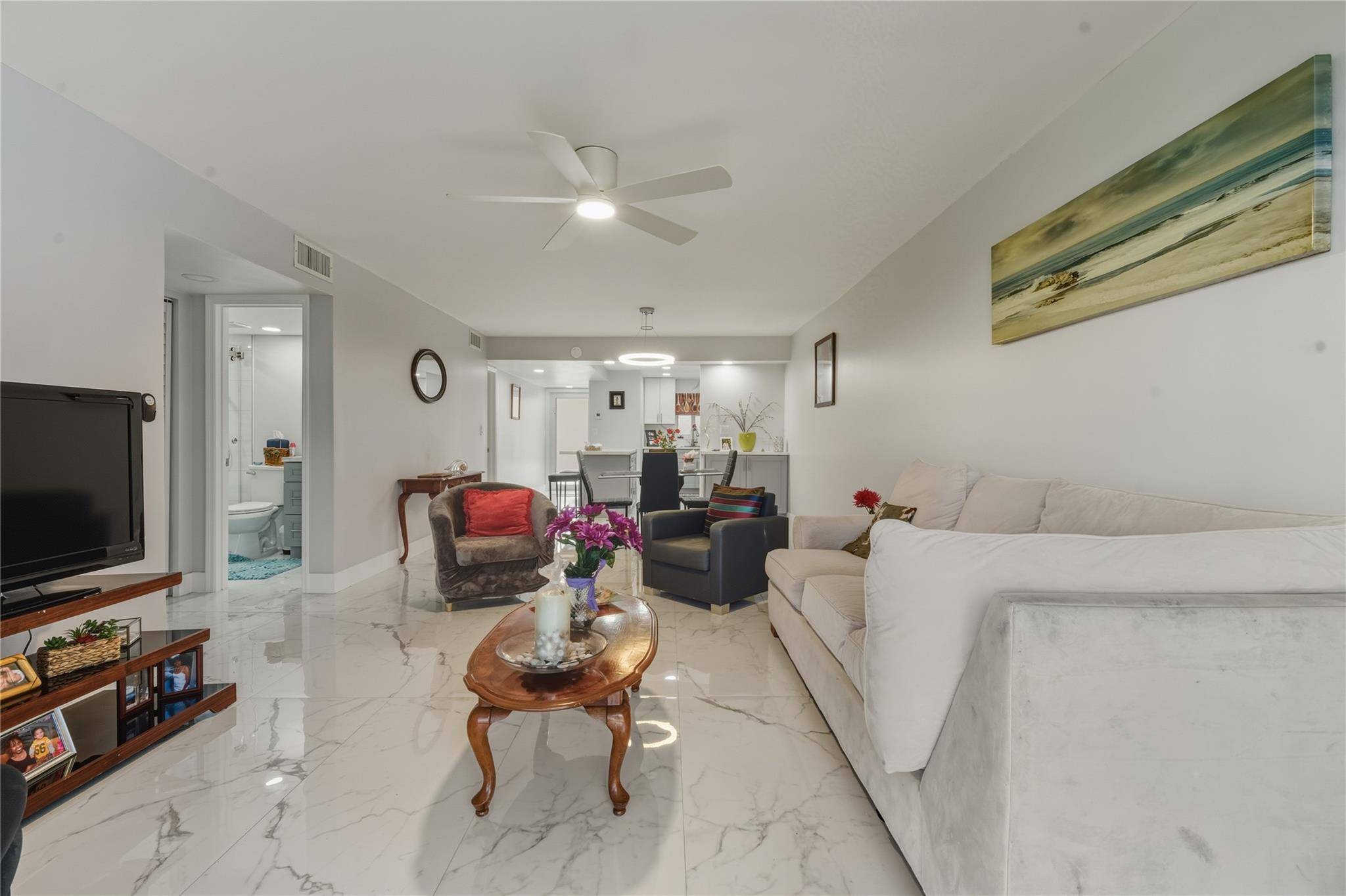 9611 N Hollybrook Lake Drive 101, Pembroke Pines, FL, 33025/$245,000 1 9611 N Hollybrook Lake Drive 101