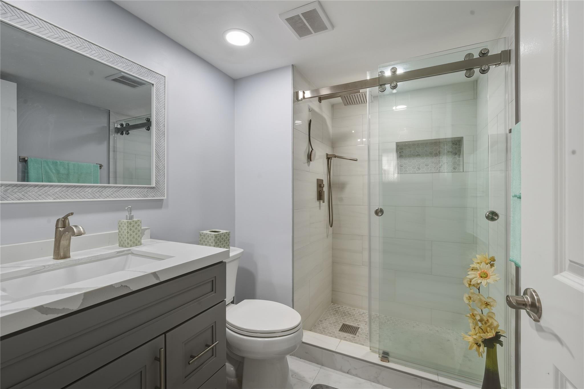 9611 N Hollybrook Lake Drive 101, Pembroke Pines, FL, 33025/$245,000 4 9611 N Hollybrook Lake Drive 101