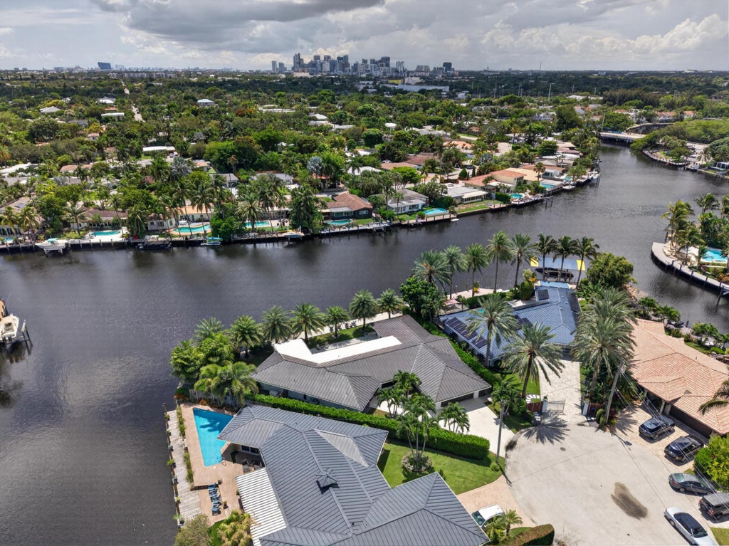 Photo of 2118 NE 15TH Terrace, Wilton Manors, FL 33305 (MLS # B26076773)