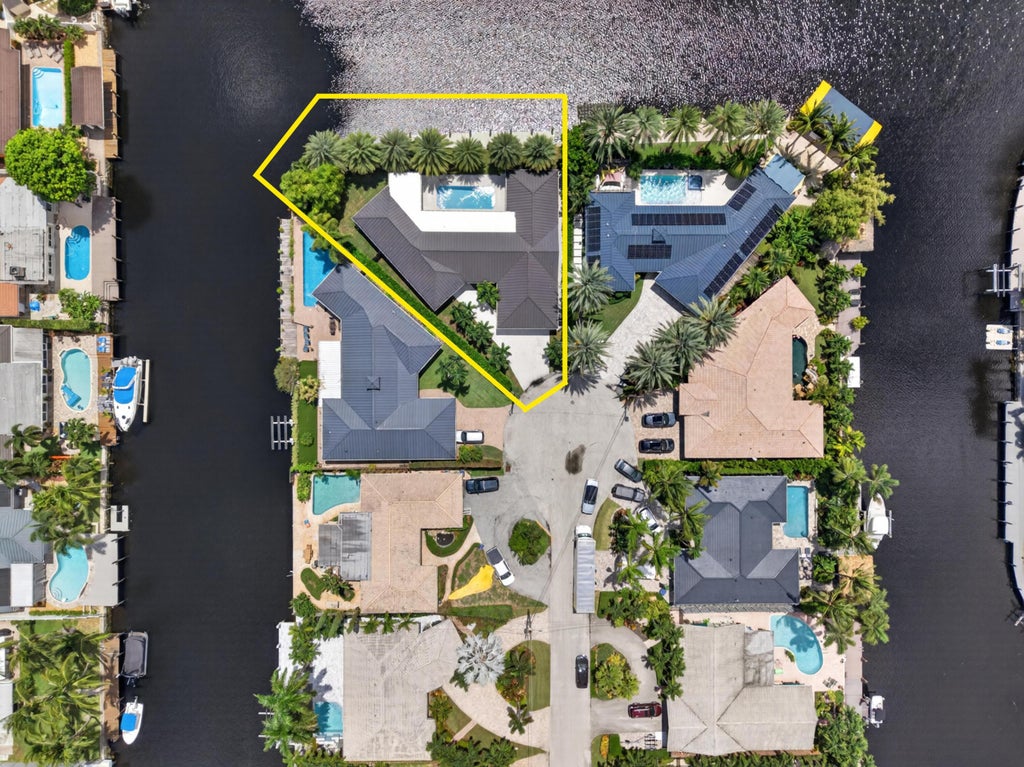 Photo of 2118 NE 15TH Terrace, Wilton Manors, FL 33305 (MLS # B26076773)