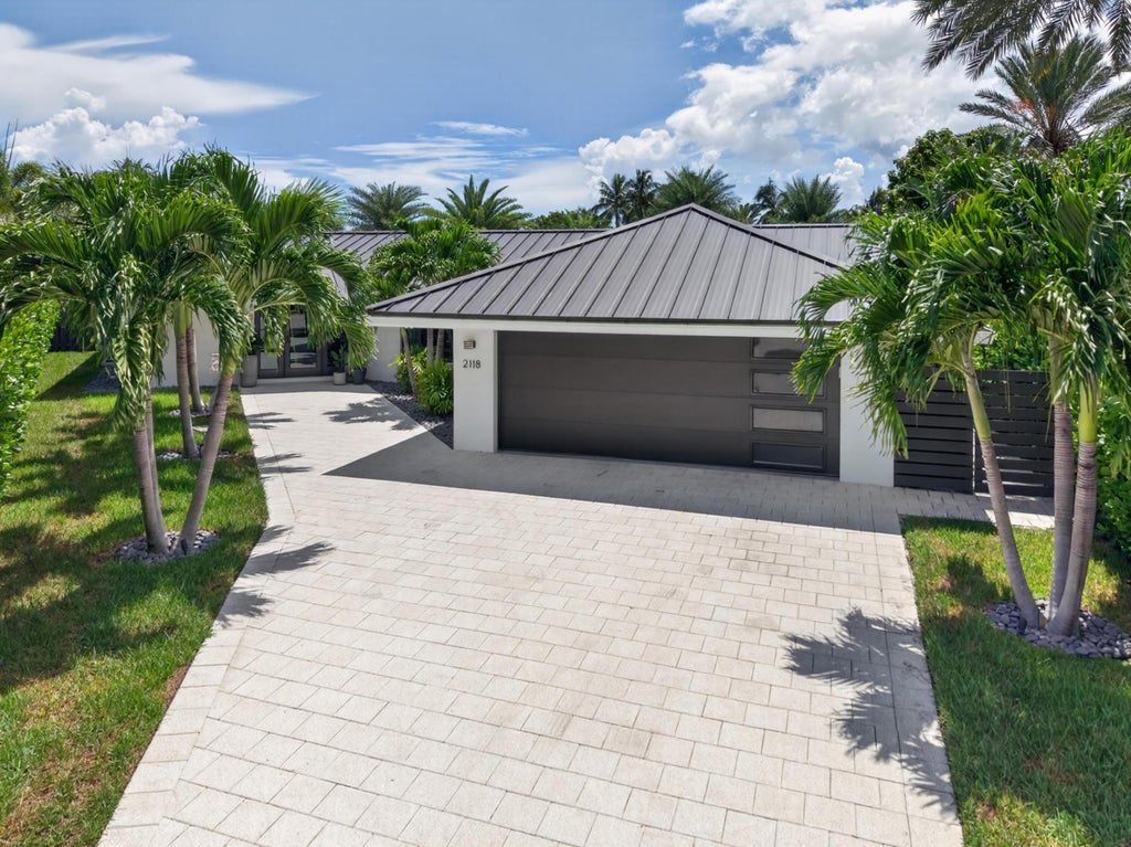 Photo of 2118 NE 15TH Terrace, Wilton Manors, FL 33305 (MLS # B26076773)