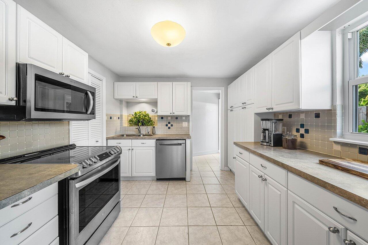 LAKESIDE GARDENS - Residential