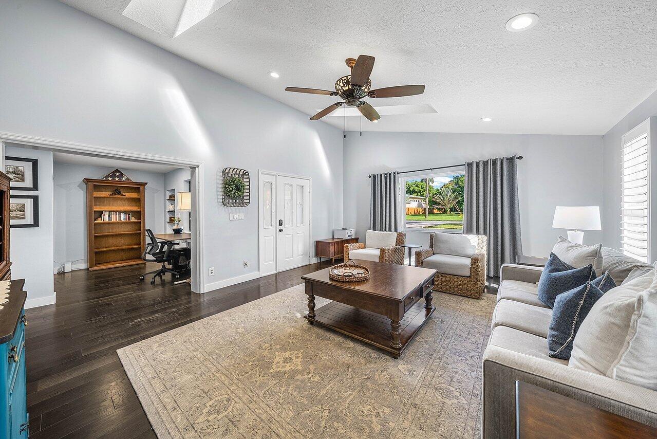 LAKESIDE GARDENS - Residential