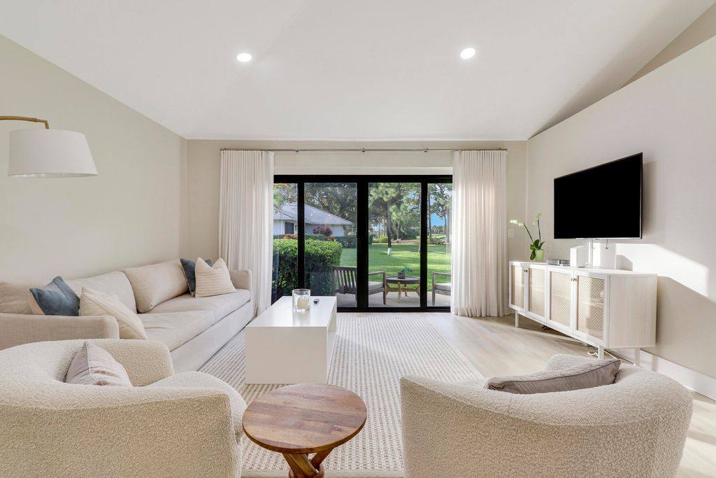 Photo of 523 Club Drive, Palm Beach Gardens, FL 33418 (MLS # B26001706)