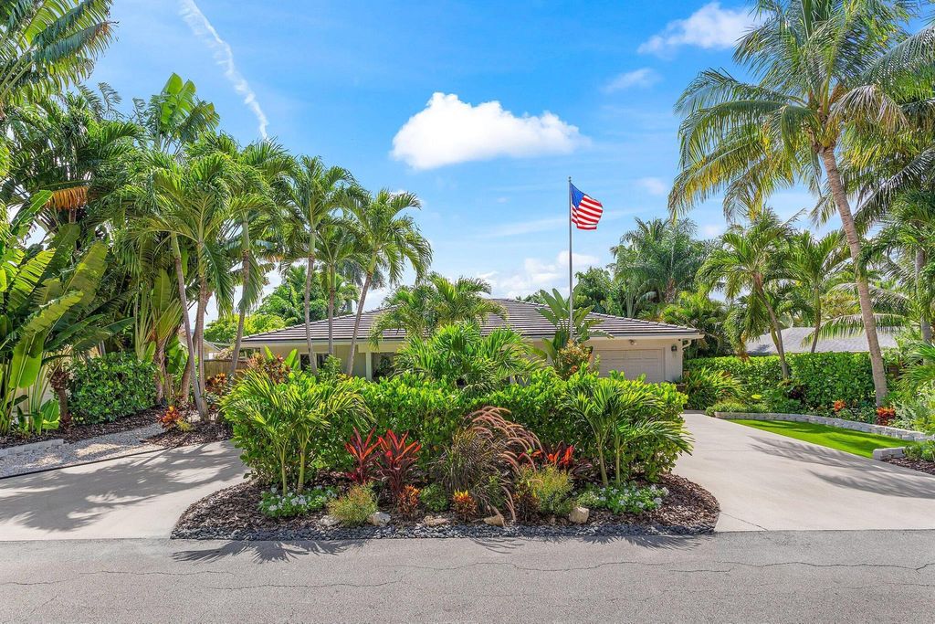 Photo of 2709 SW 4th Street, Boynton Beach, FL 33435 (MLS # R11137362)