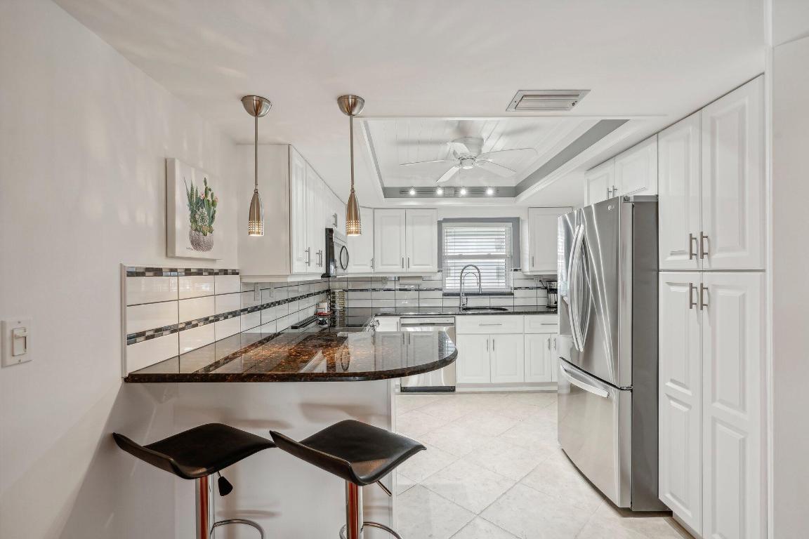 QUEENS COVE HOUSE ,CROWN COLONY, CROWN COLONY CLUB - Residential