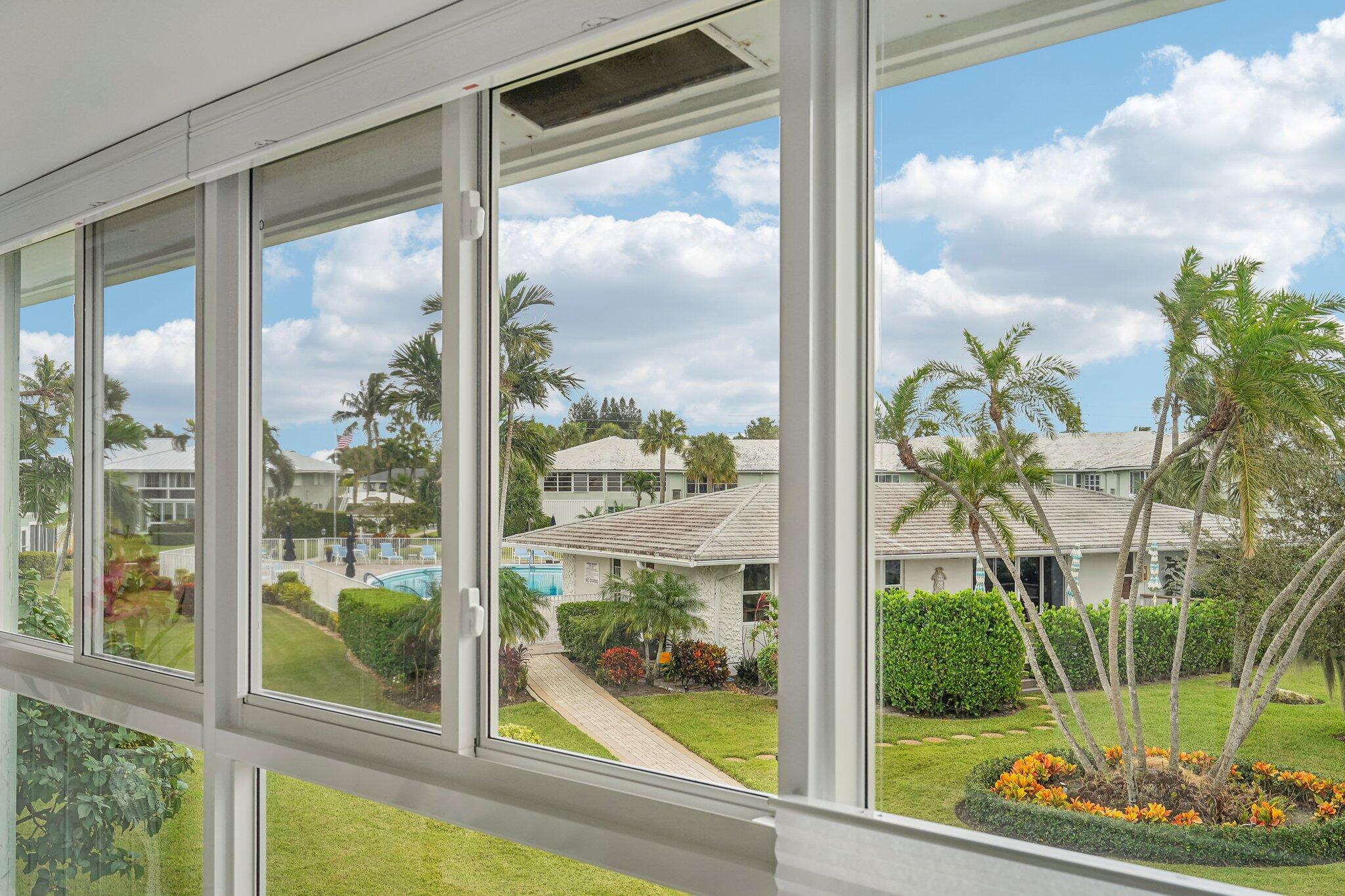 QUEENS COVE HOUSE ,CROWN - Residential