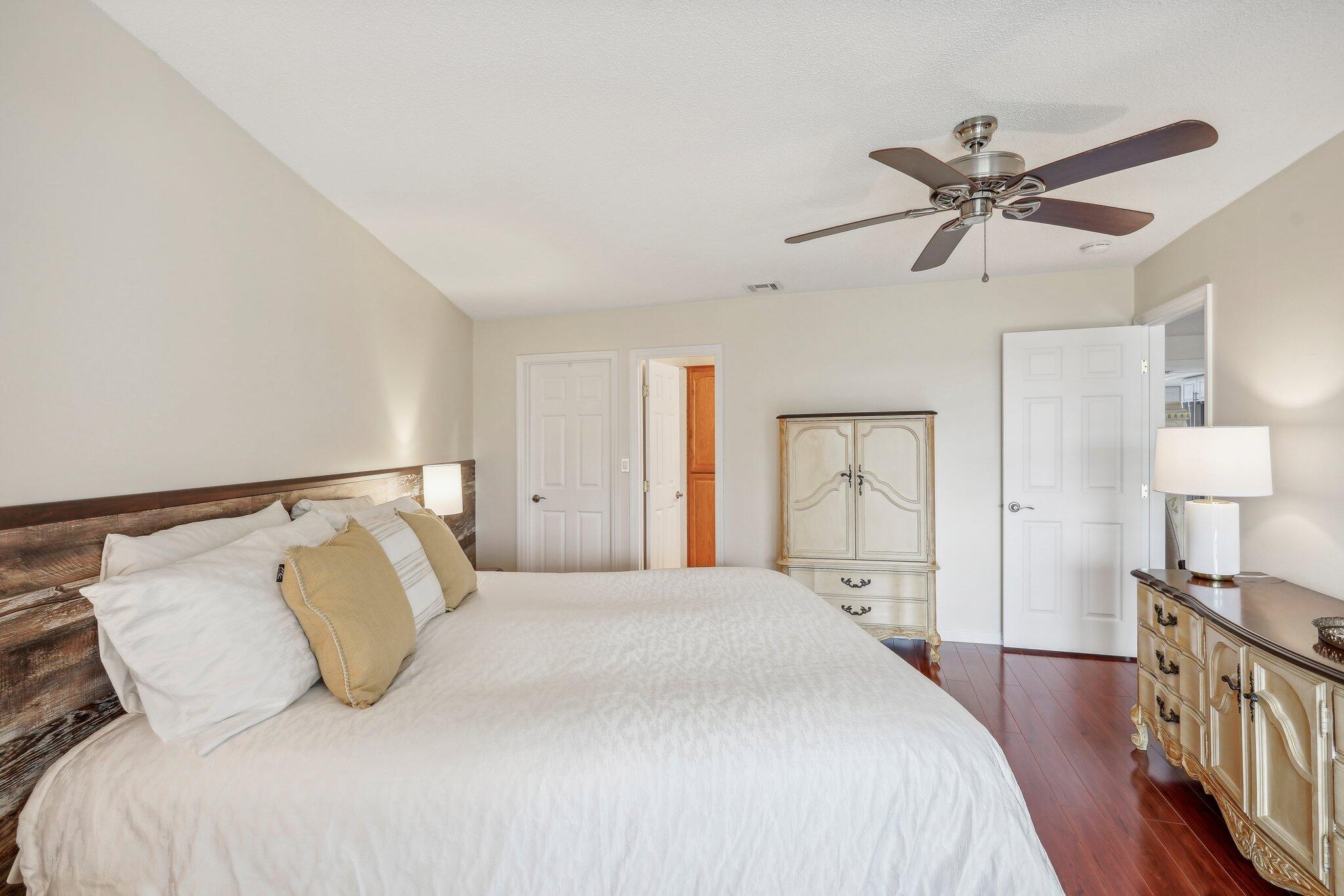 QUEENS COVE HOUSE CONDO - Residential