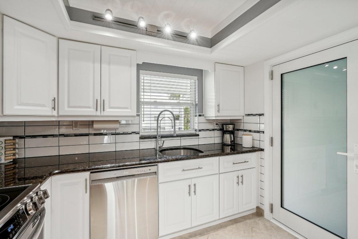 QUEENS COVE HOUSE CONDO - Residential