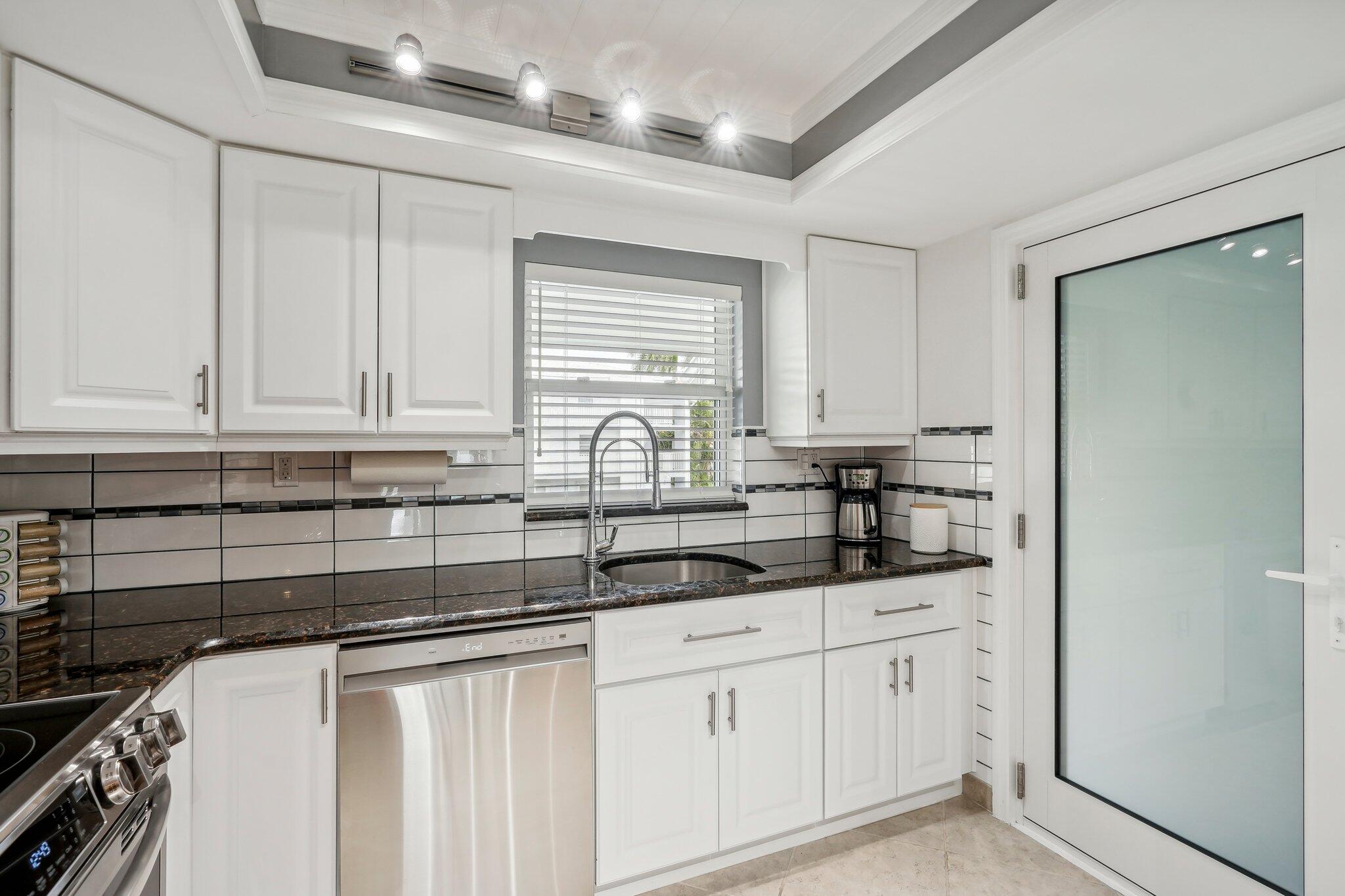 QUEENS COVE HOUSE CONDO - Residential