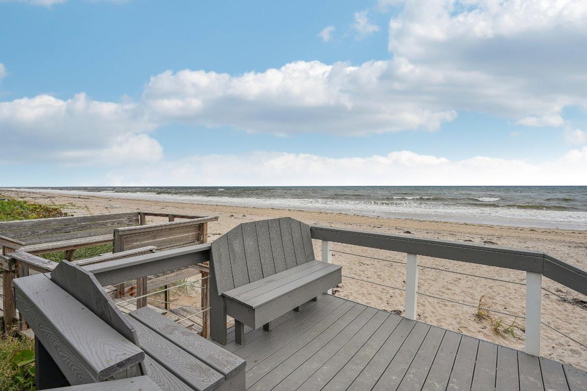 QUEENS COVE HOUSE ,CROWN COLONY, CROWN COLONY CLUB - Residential