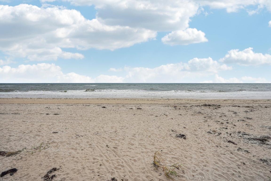 QUEENS COVE HOUSE ,CROWN COLONY, CROWN COLONY CLUB - Residential