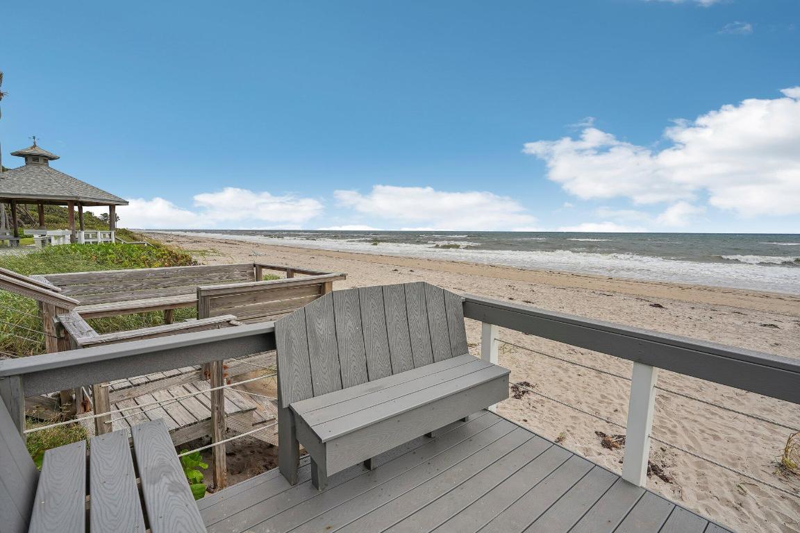 QUEENS COVE HOUSE ,CROWN COLONY, CROWN COLONY CLUB - Residential