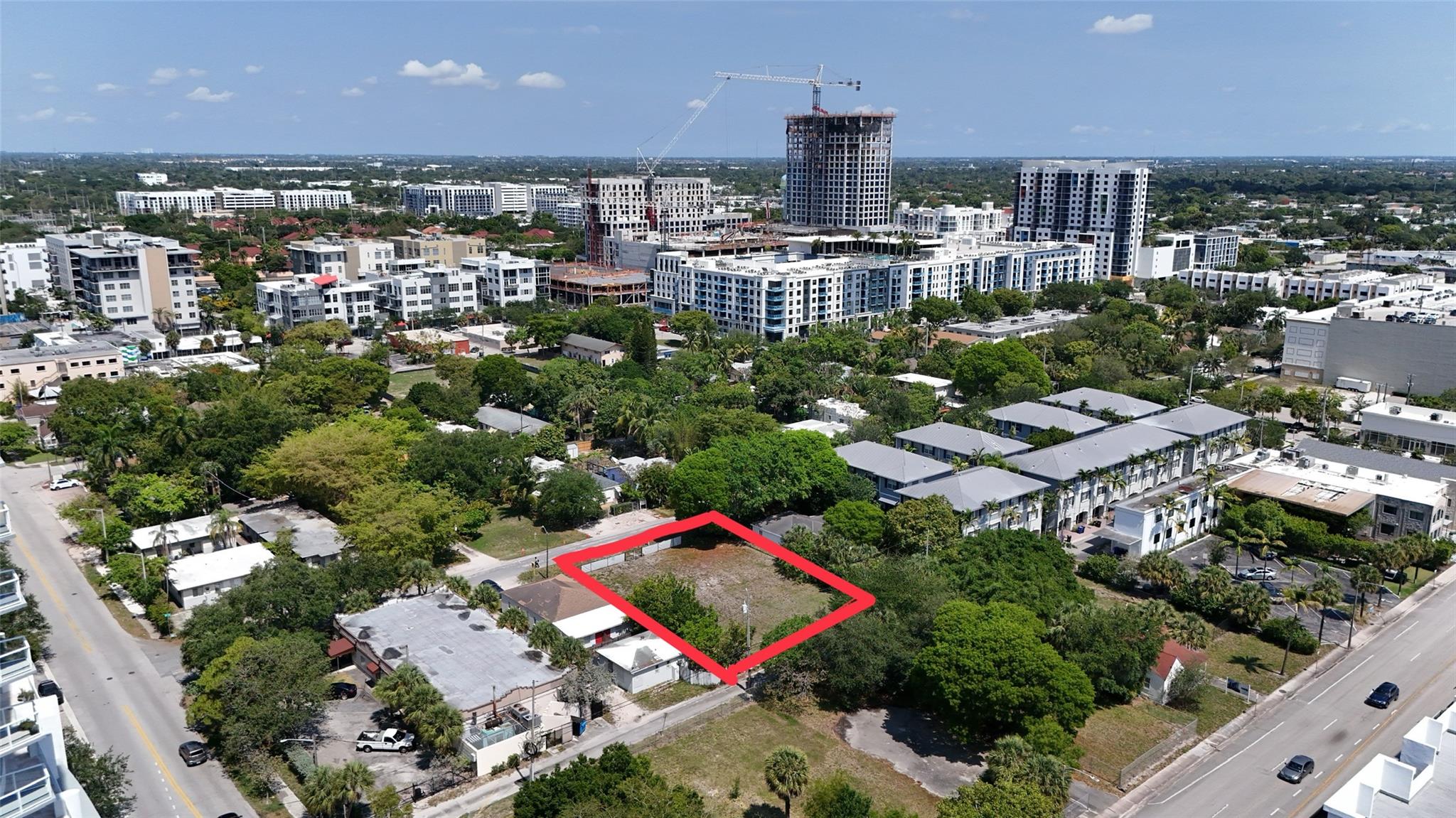 The property at 418 NE 2nd Ave in Fort Lauderdale is zoned RAC-CC. This zoning designation is part of the City of Fort Lauderdale’s Unified Land Development Regulations (ULDR) and is designed to encourage high-density, mixed-use development in urban core areas like Flagler Village.
Key Zoning Highlights:
• Zoning Code: RAC-CC (Residential Activity Center – Central City)
• Permitted Uses: Multifamily residential, office, retail, and mixed-use developments
• Development Potential: The 12,749 sqft allows for significant development flexibility. Depending on the parking configuration, the site could accommodate, Up to 24 residential units with ground-level parking or Up to 53 units with a combination of above and below-ground parking systems