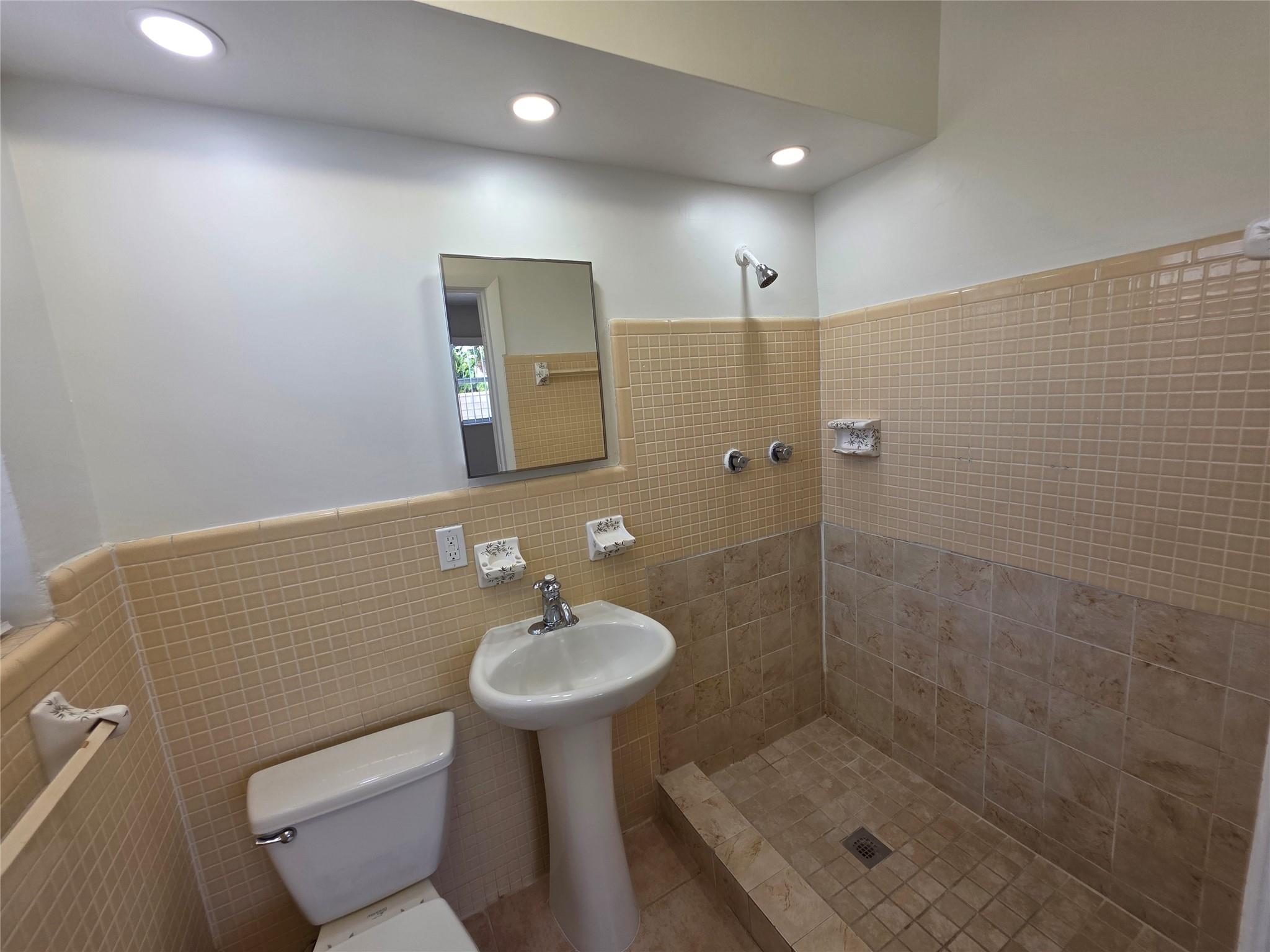 Ocean Ridge 27-45 B - Residential Lease