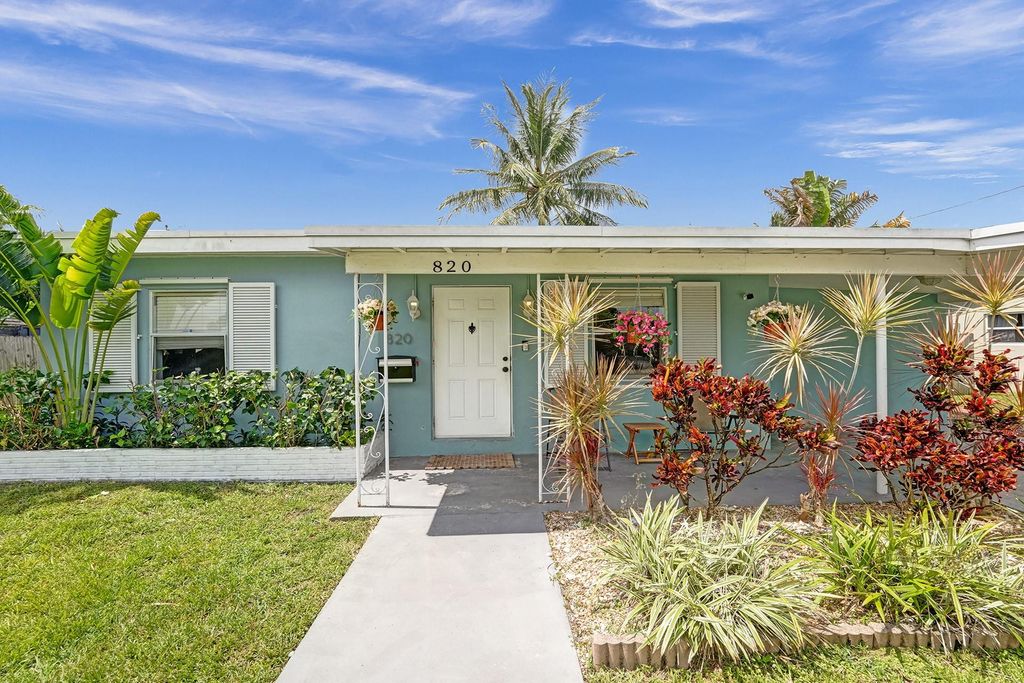 Photo of 820 NE 14th St, Fort Lauderdale, FL 33304 (MLS # F10394665)