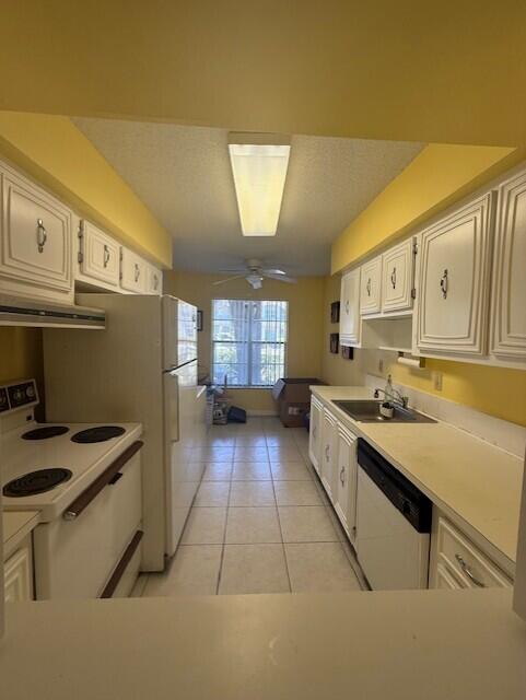 PALM GREENS AT VILLA DEL RAY CONDO II - Residential