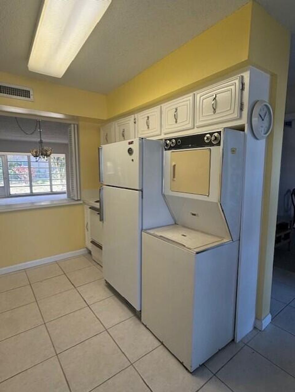 Photo of 13924 VÃ­a Flora, Delray Beach, FL 33484 (MLS # B26028496)
