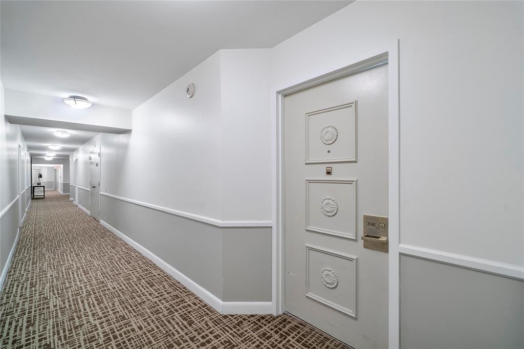 300 THREE ISLANDS Boulevard 306