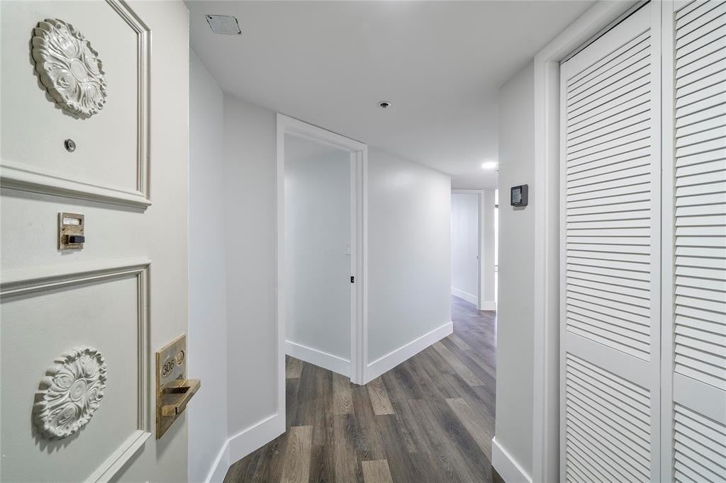 300 THREE ISLANDS Boulevard 306