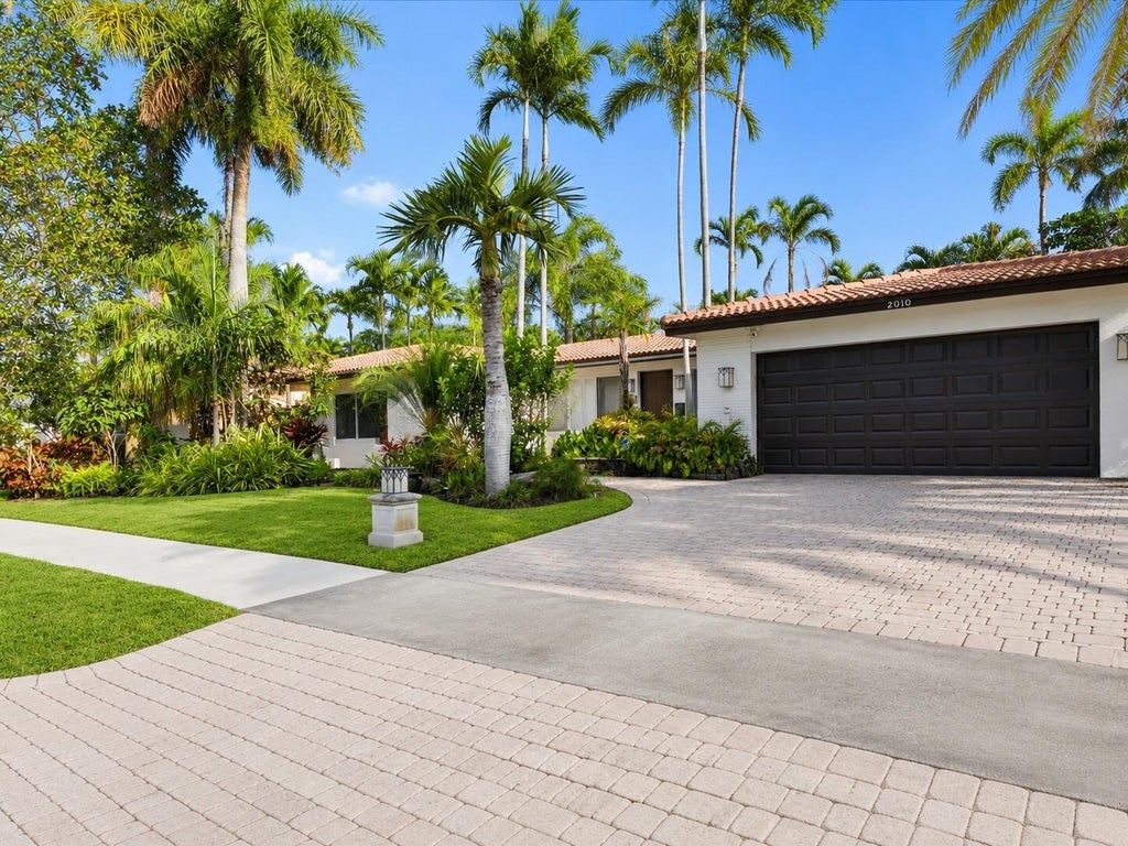 Photo of 2010 NE 59th Place, Fort Lauderdale, FL 33308 (MLS # B26060858)