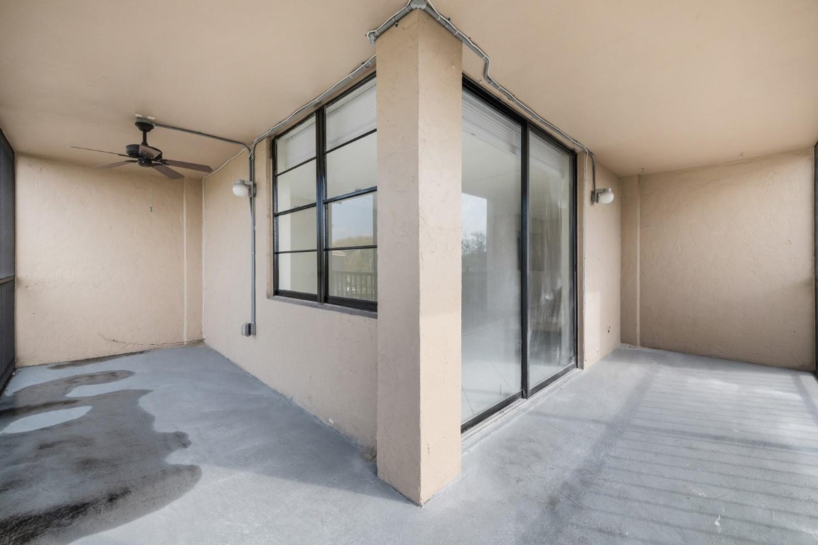 Emerald Hills C C Apts Co - Residential Lease