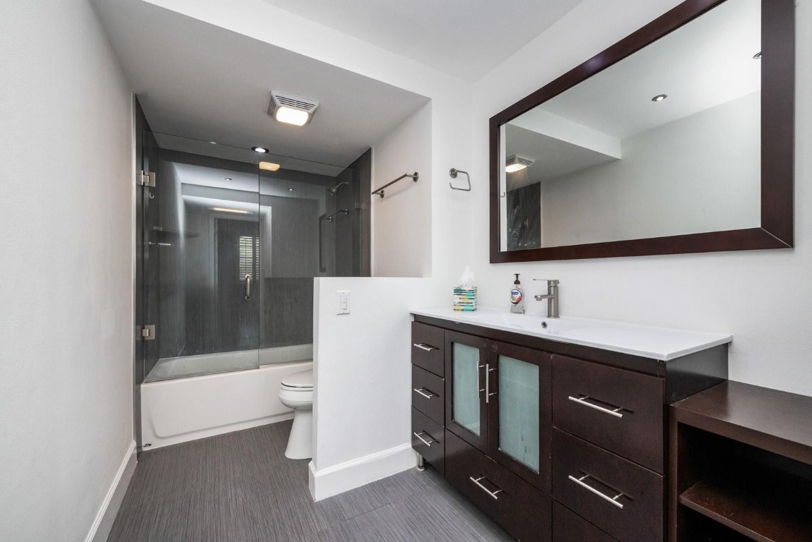 Emerald Hills C C Apts Co - Residential Lease