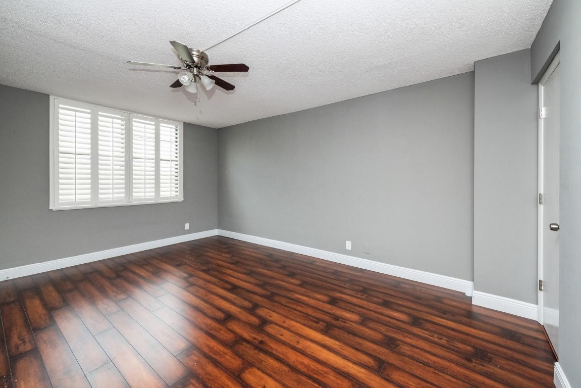 Emerald Hills C C Apts Co - Residential Lease