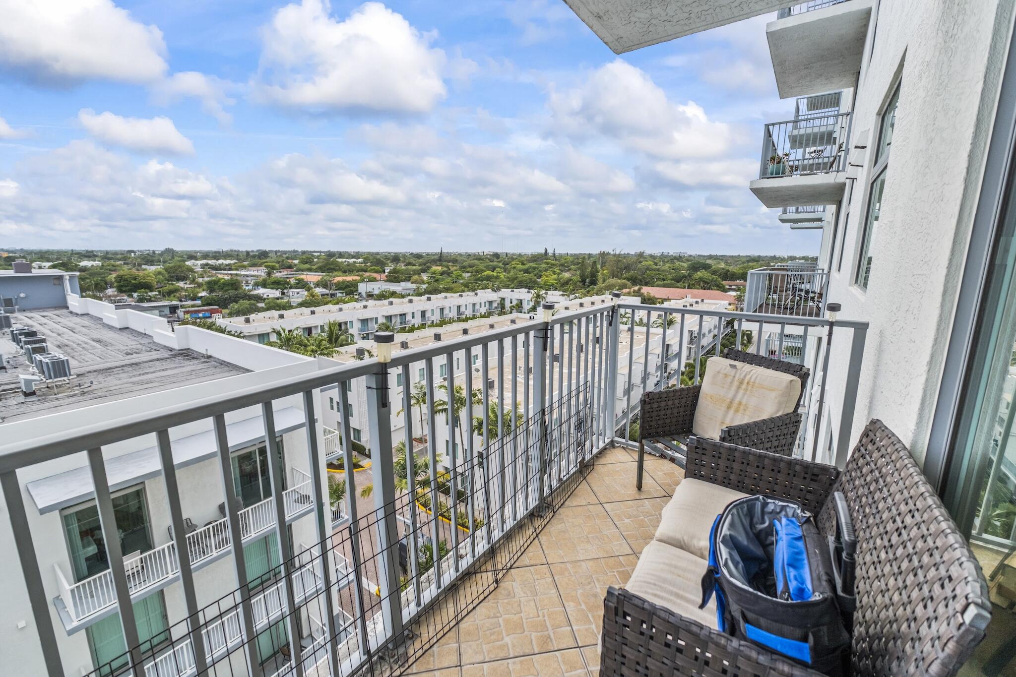 HOLLYWOOD STATION RES CONDO - Residential