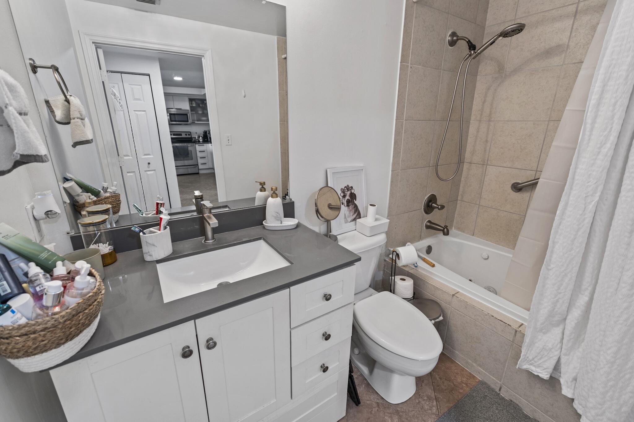 HOLLYWOOD STATION RES CONDO - Residential