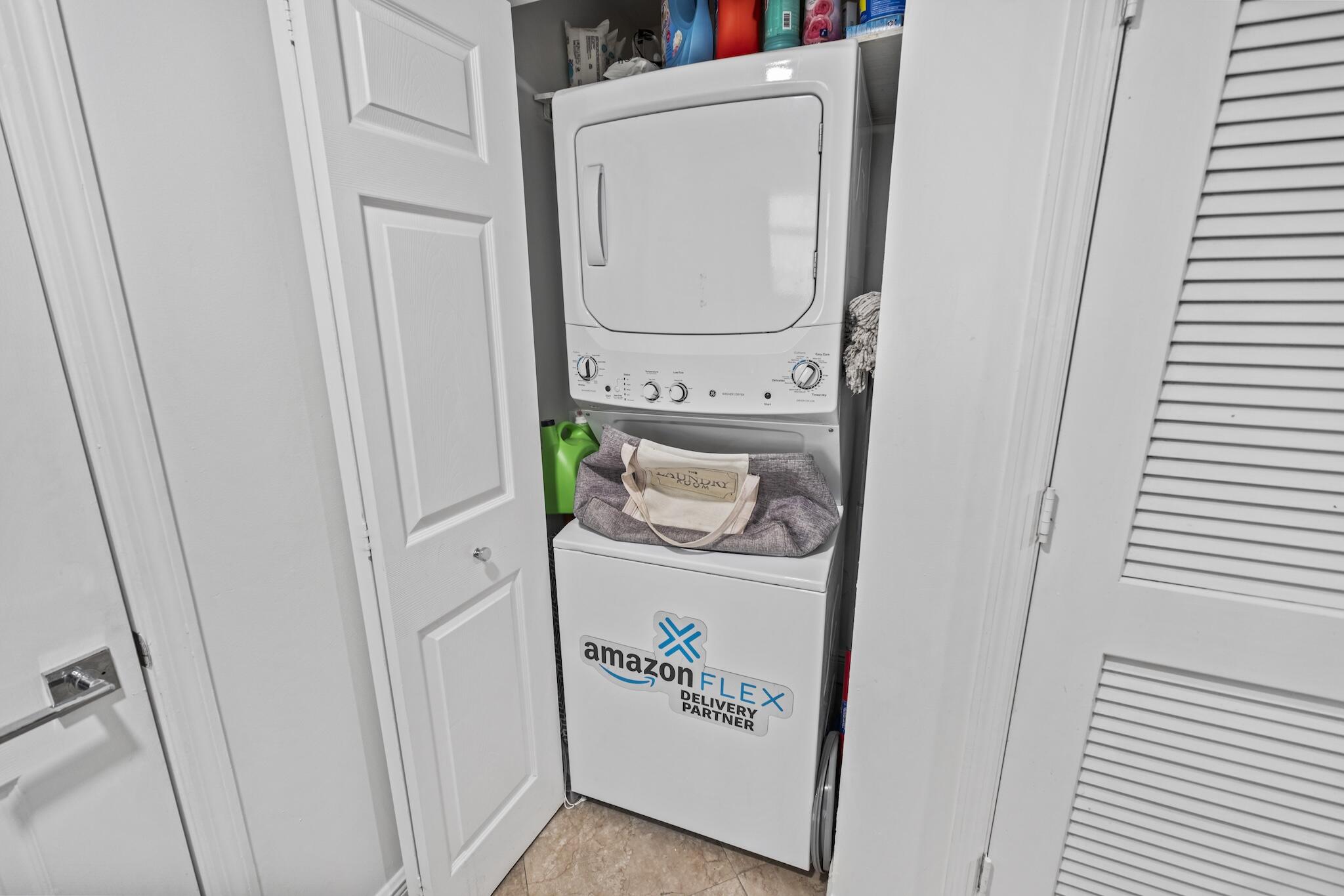 HOLLYWOOD STATION RES CONDO - Residential