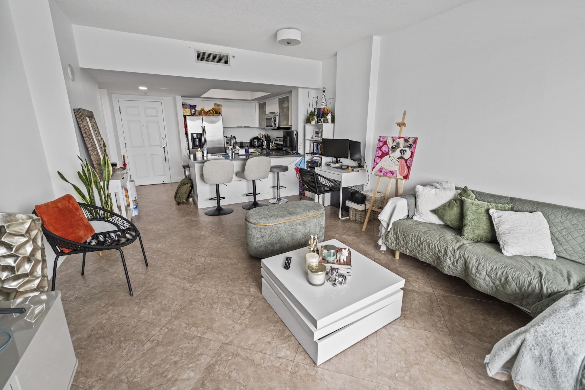 HOLLYWOOD STATION RES CONDO - Residential