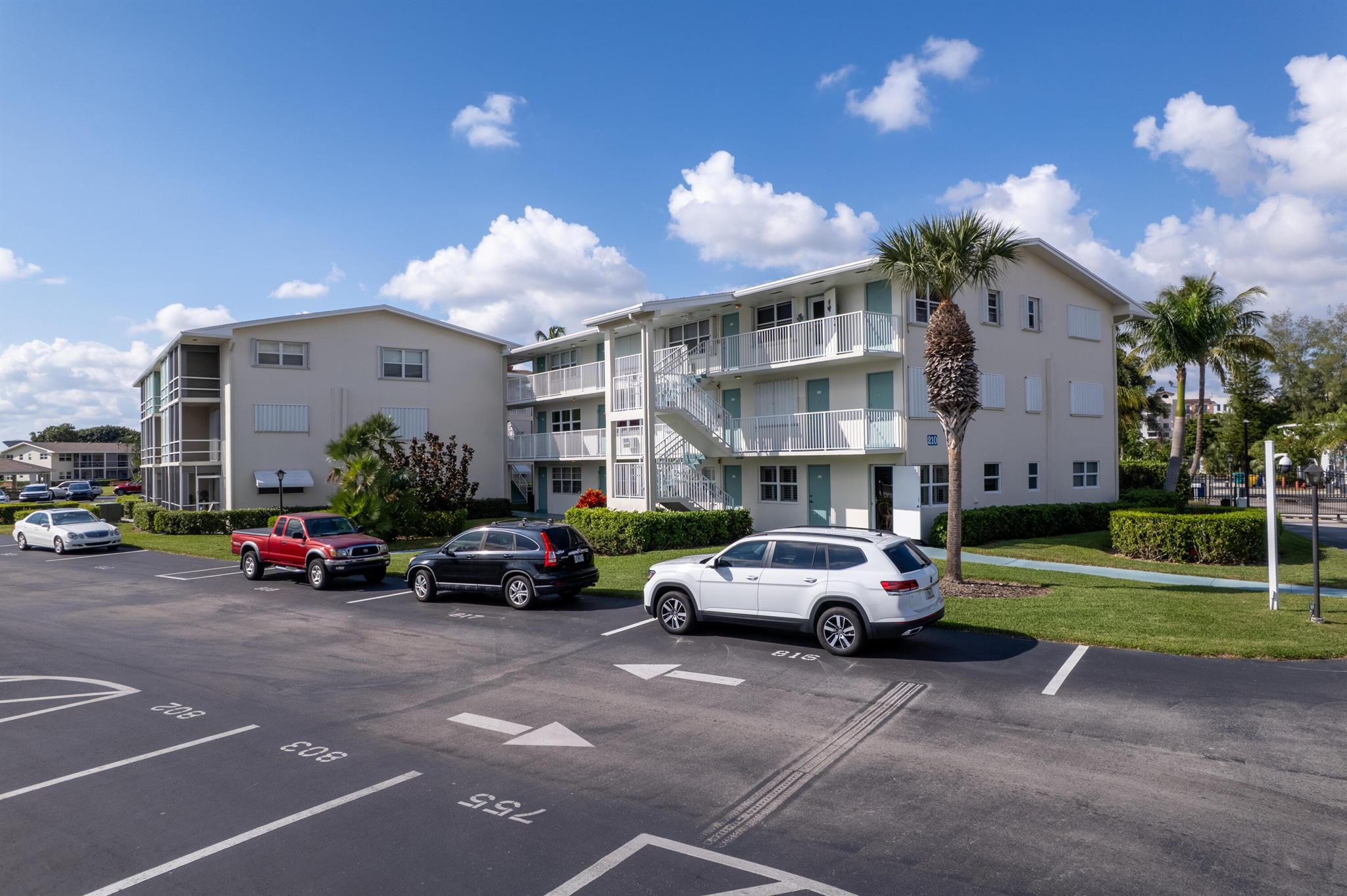 STERLING VILLAGE 210 COND - Residential