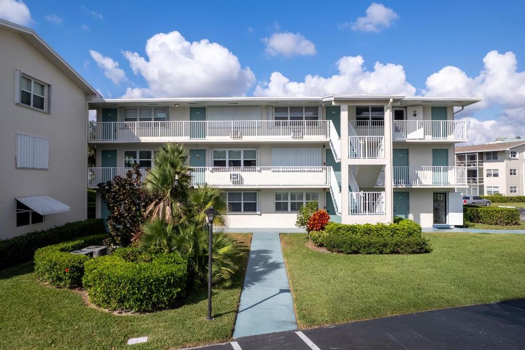 Photo of 210 Horizons E #111, Boynton Beach, FL 33435 (MLS # R11142638)