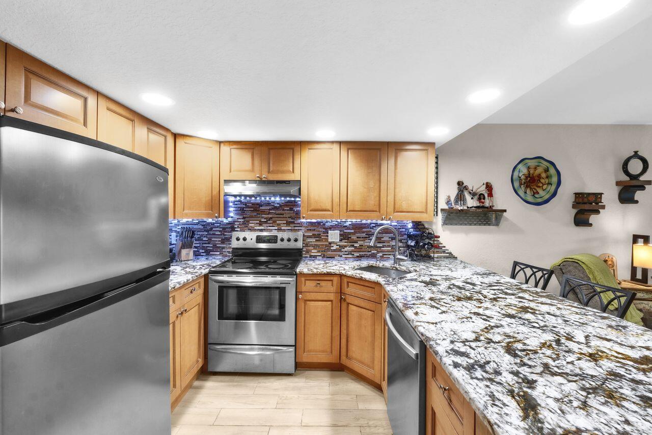 RIVER MANOR CONDO - Residential