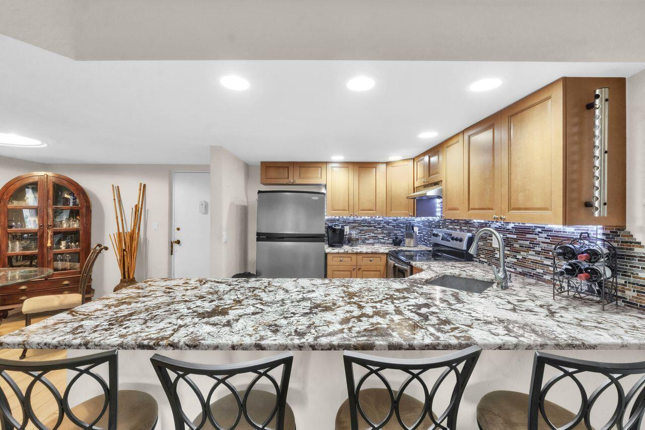 RIVER MANOR CONDO - Residential