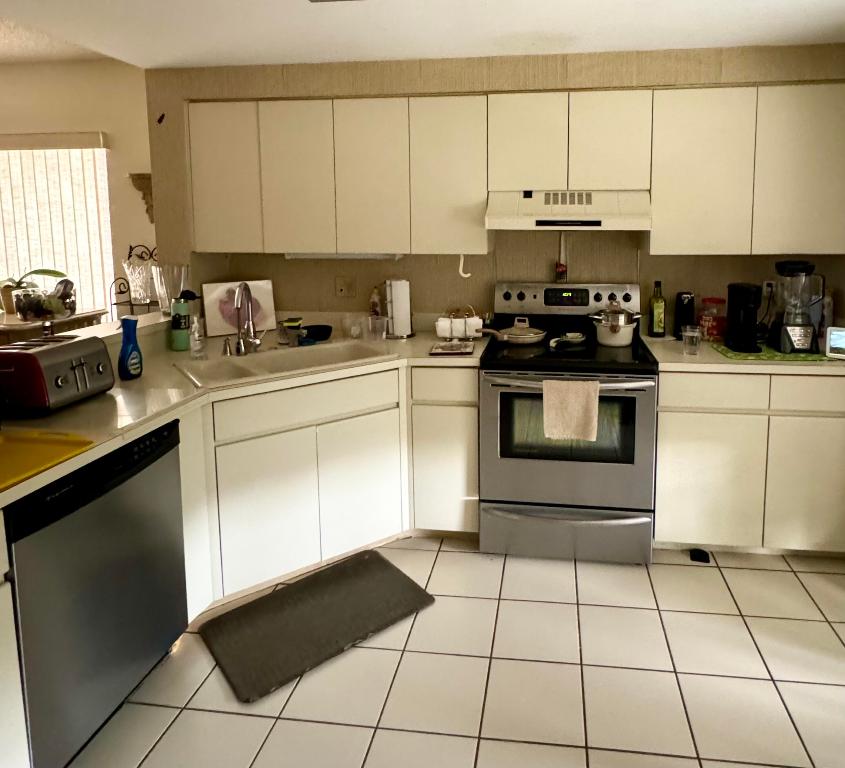 GLENEAGLES CONDO IV - Residential