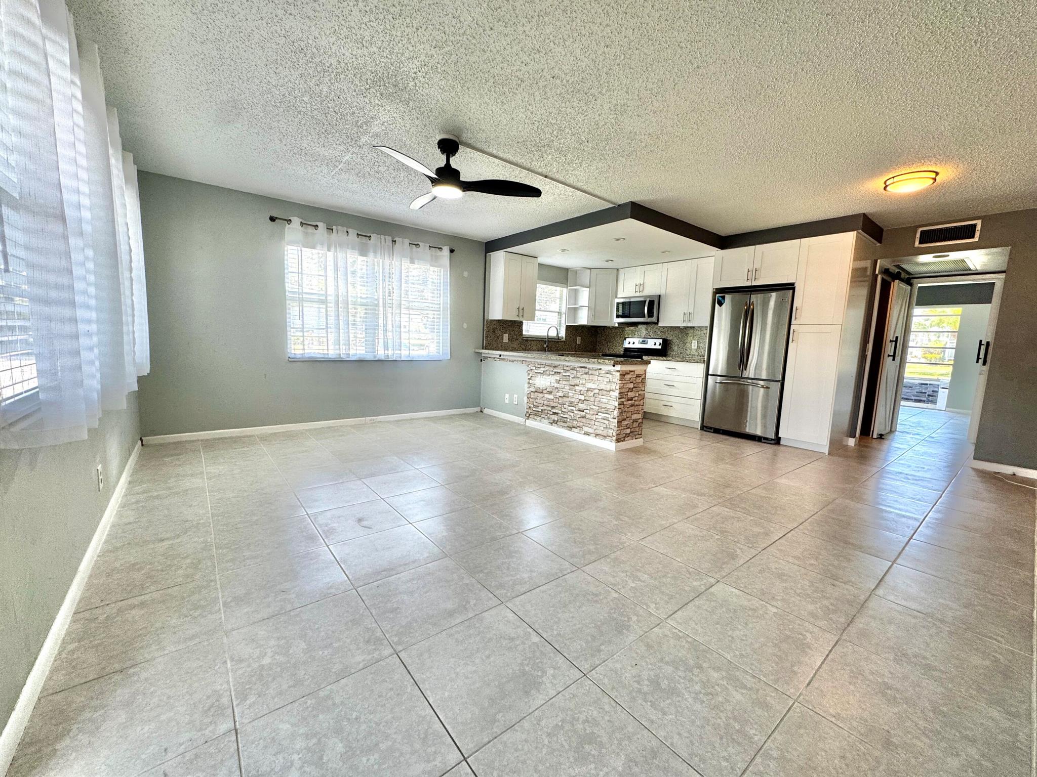 Bright & Airy First-Floor Corner Unit in Century Village East - Deerfield Beach, FLEnjoy resort-style living in this charming first-floor corner condo featuring central air conditioning and abundant natural light. Located in the vibrant 55+ gated community of Century Village East--nestled just south of Boca Raton and north of Pompano Beach--this unit grants instant access to a luxurious 145,000 ft clubhouse boasting a 1,600-seat theater, 800-person ballroom, indoor/outdoor cafe, full fitness center, library, card rooms, and a variety of art studios including stained glass, lapidary, ceramics, and photo labs . Outside, residents can enjoy 16 heated pools (one indoor), 9 tennis courts, 24 shuffleboard courts, bocce, pickleball, volleyball, horseshoes, a putting green, walking