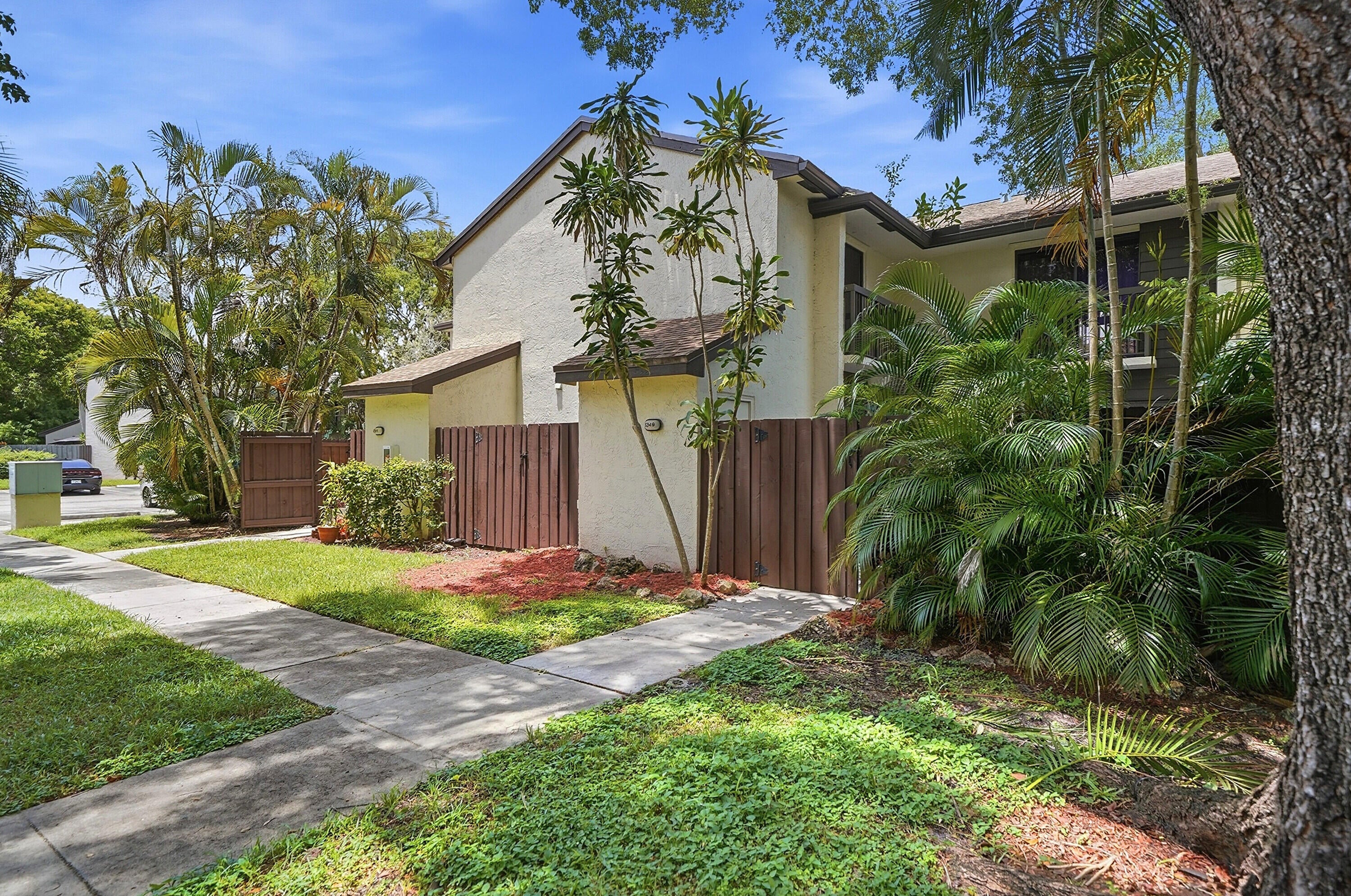 3349 Cocoplum Circle 33129