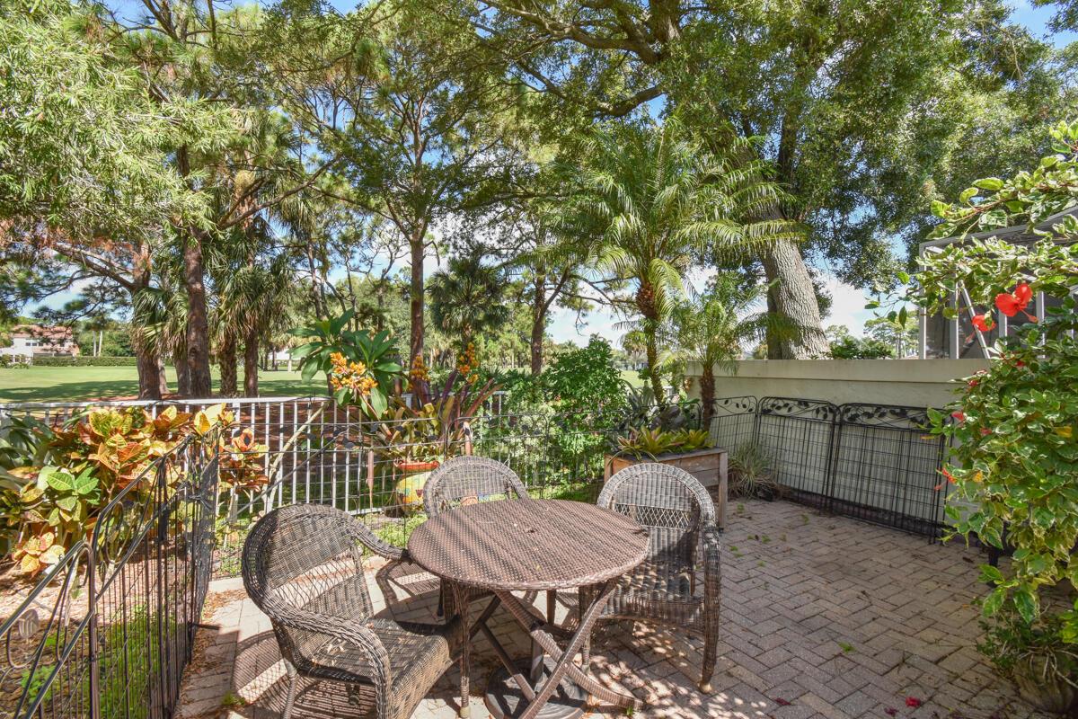 6861 Briarlake Circle