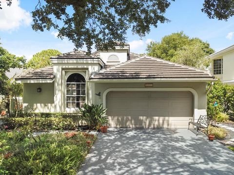 6861 Briarlake Circle Palm Beach Gardens FL 33418