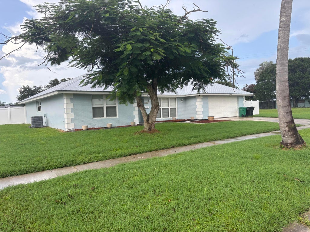 Photo of 1473 SE SUNSHINE Avenue, Port Saint Lucie, FL 34952 (MLS # B26073932)