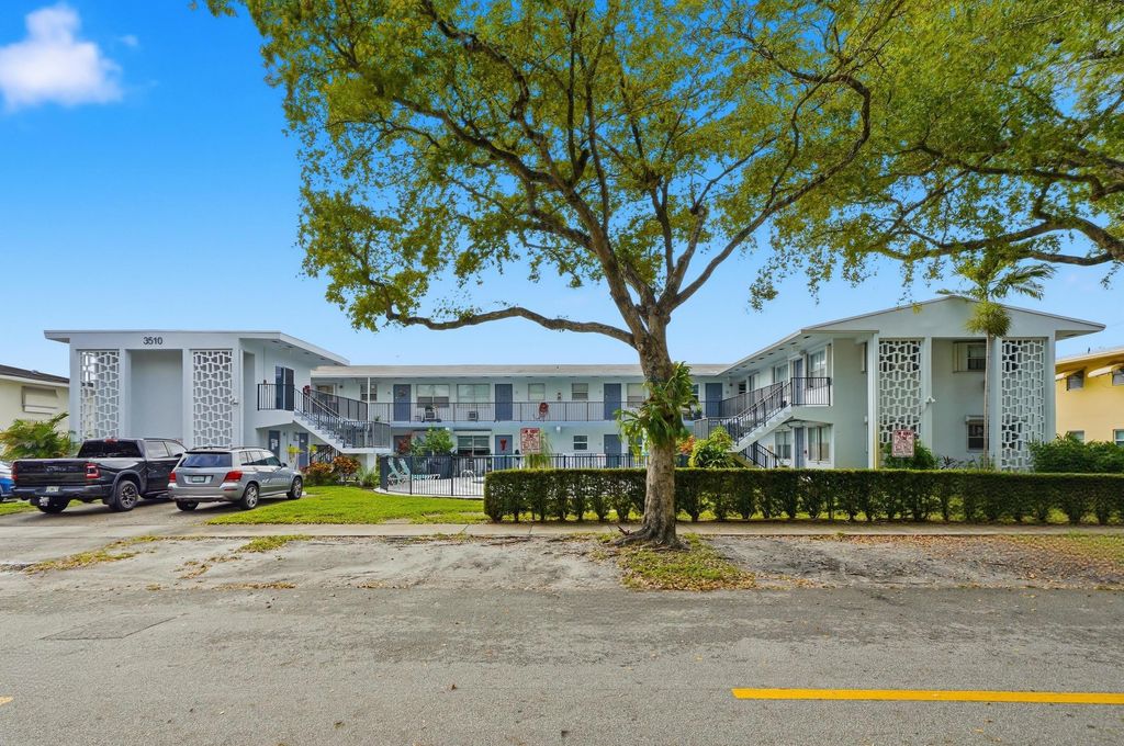 Photo of 3510 Harrison Street #4, Hollywood, FL 33021 (MLS # B26037991)