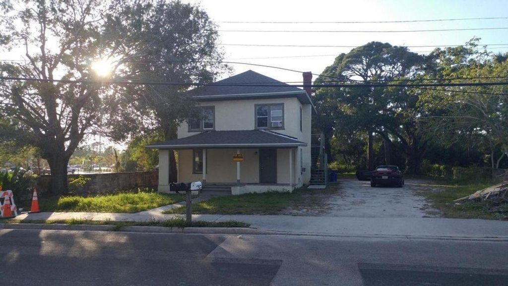 Photo of 201 N 17th N Street, Fort Pierce, FL 34950 (MLS # R10869517)