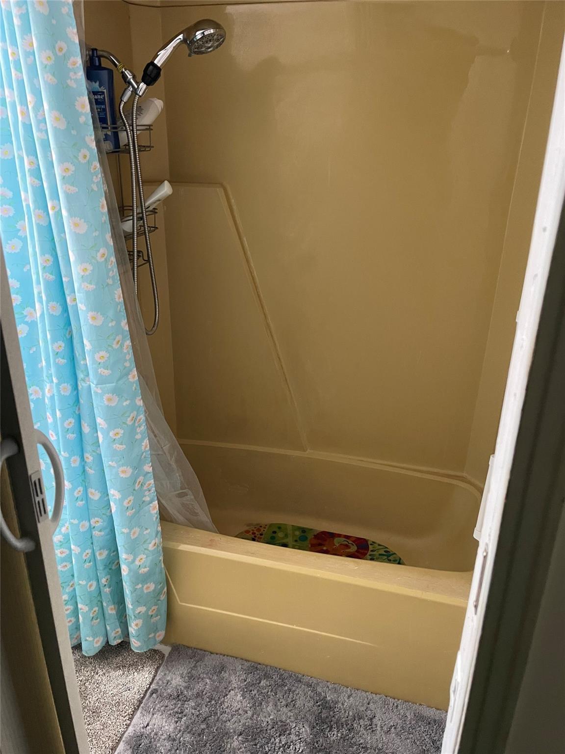 Ravenswood Estates & Mari - Residential Lease