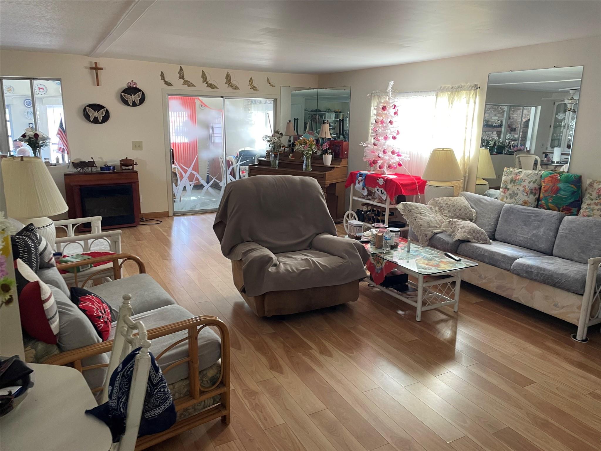 Ravenswood Estates & Mari - Residential Lease