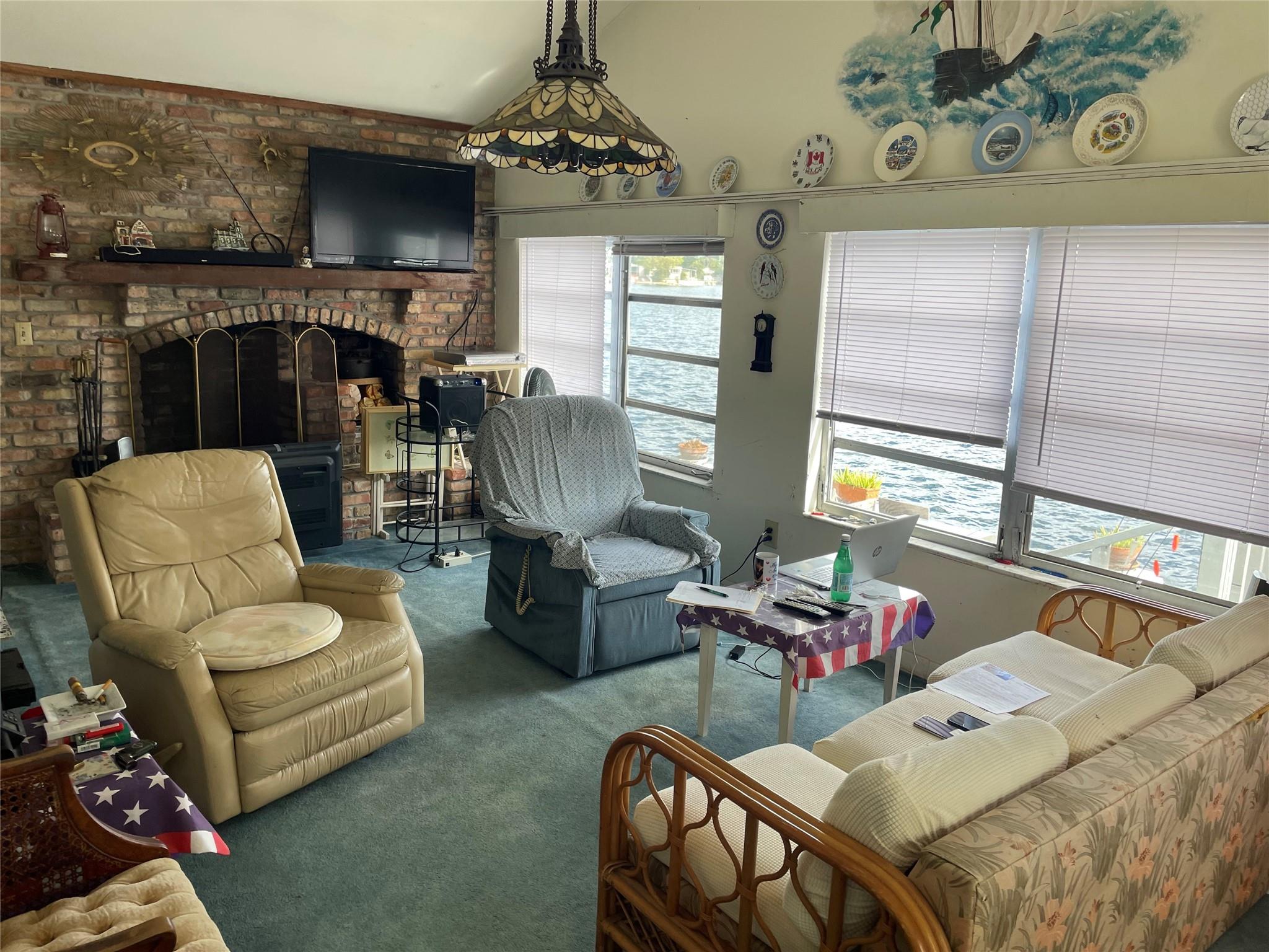 Ravenswood Estates & Mari - Residential Lease