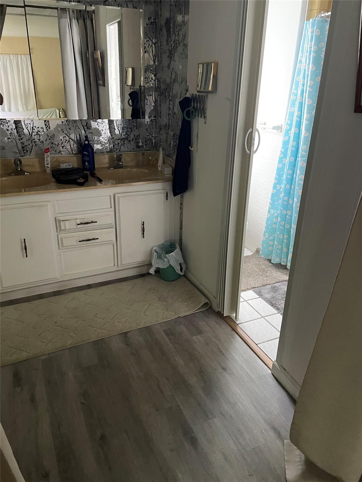 Ravenswood Estates & Mari - Residential Lease