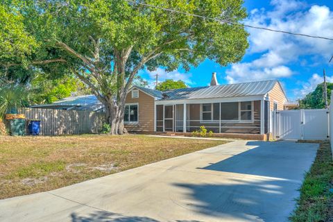 Photo of 1204 Easter Avenue, Fort Pierce, FL 34950 (MLS # R11166516)