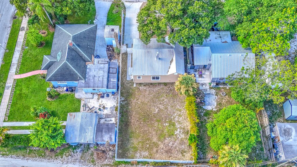 Photo of 1204 Easter Avenue, Fort Pierce, FL 34950 (MLS # R11166516)